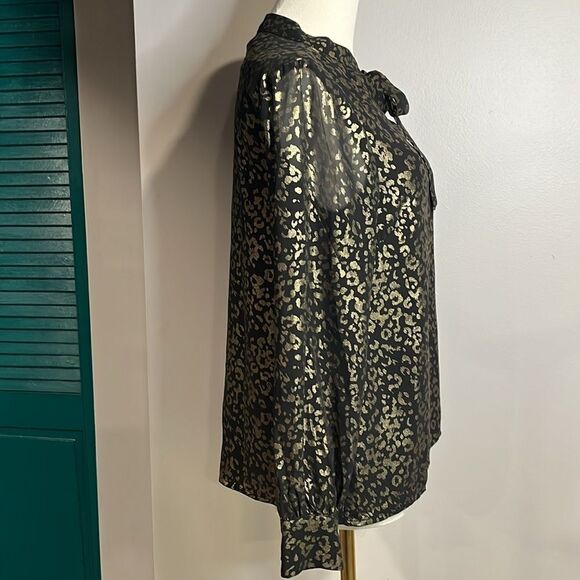 cupcakes and cashmere NWOT gold shimmer blouse with tie XS - Picture 5 of 9